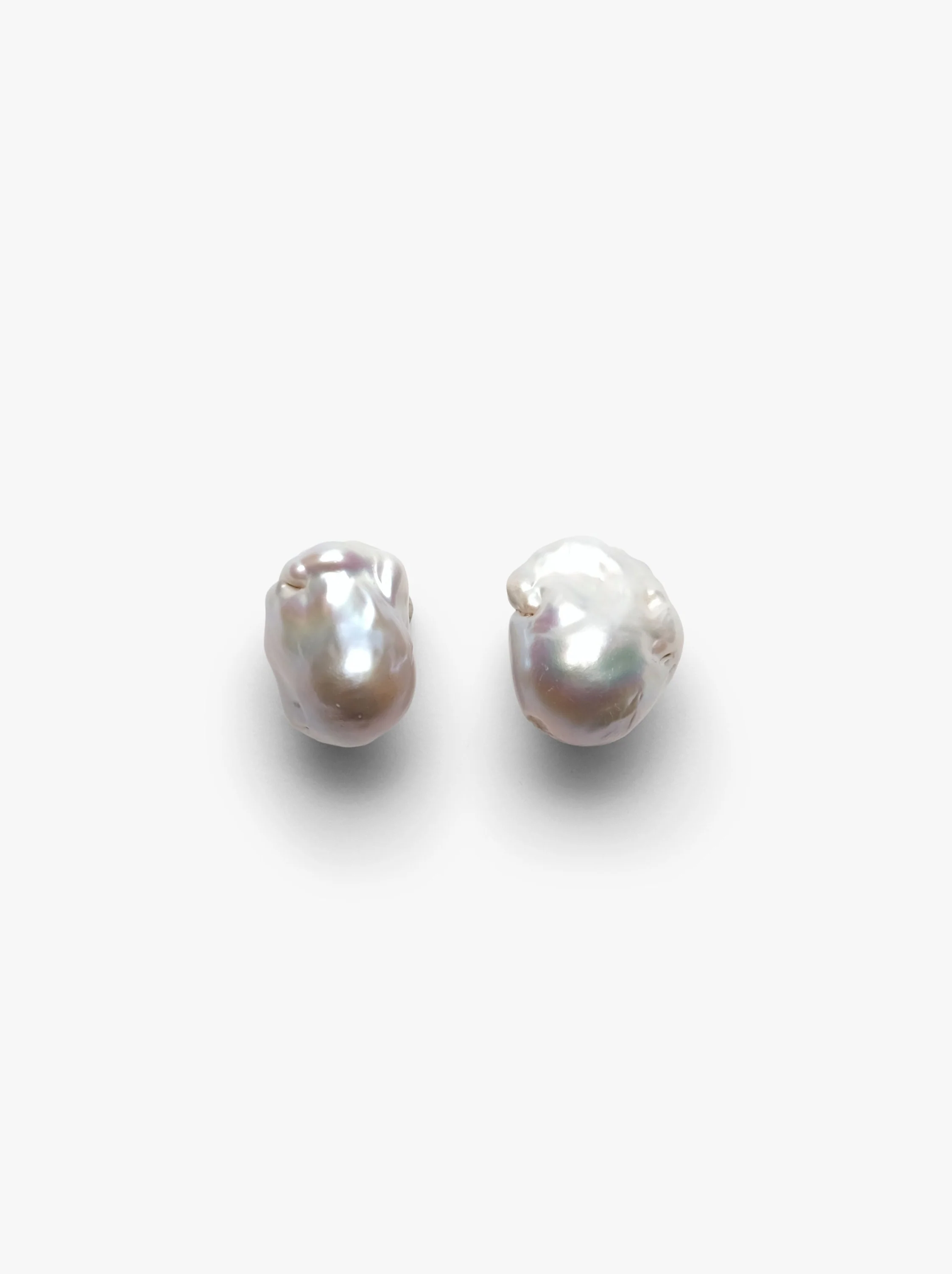 Cadre stud earrings: baroque pearl - Image 5