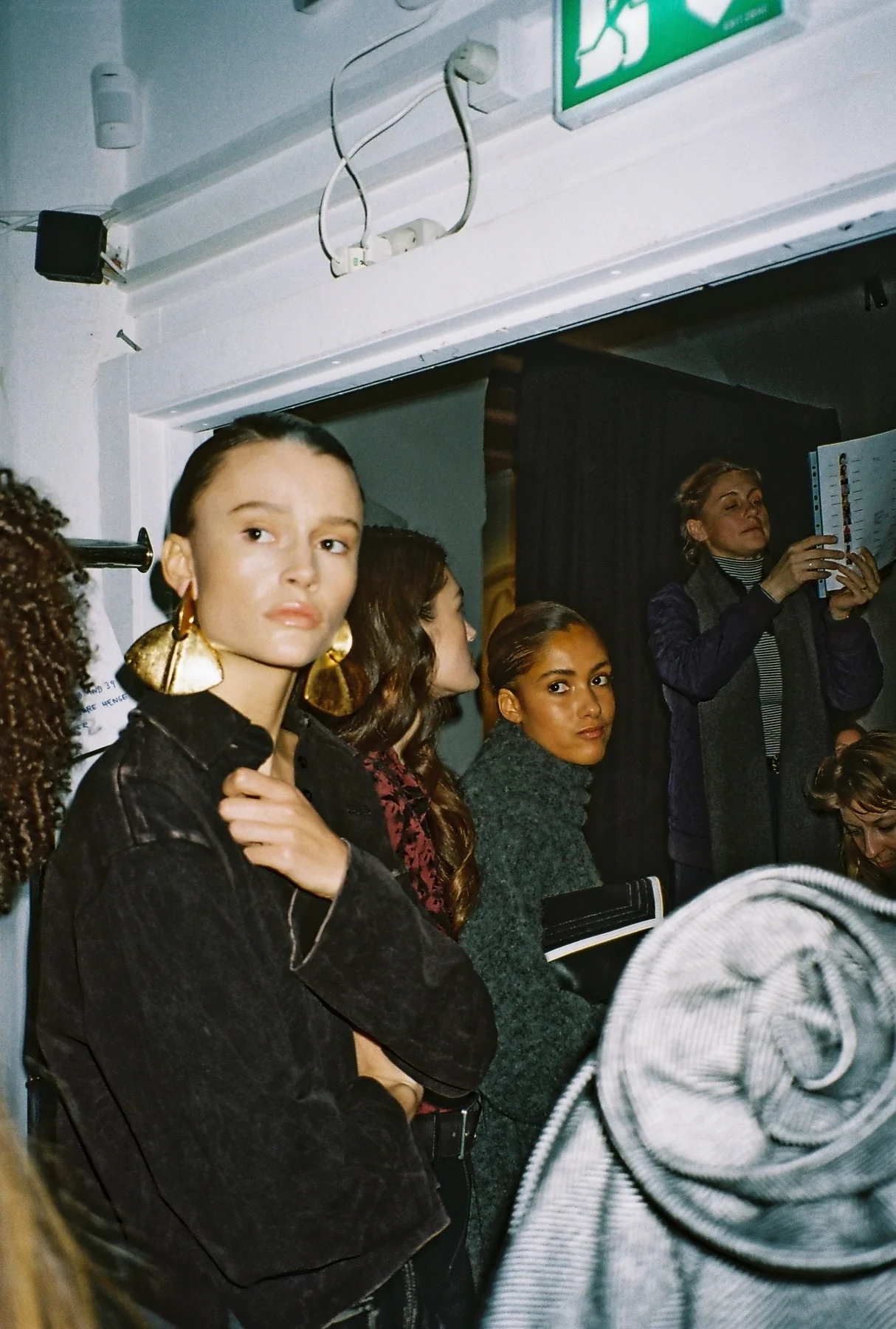 Florence earring: acacia, goldfoil - Image 6