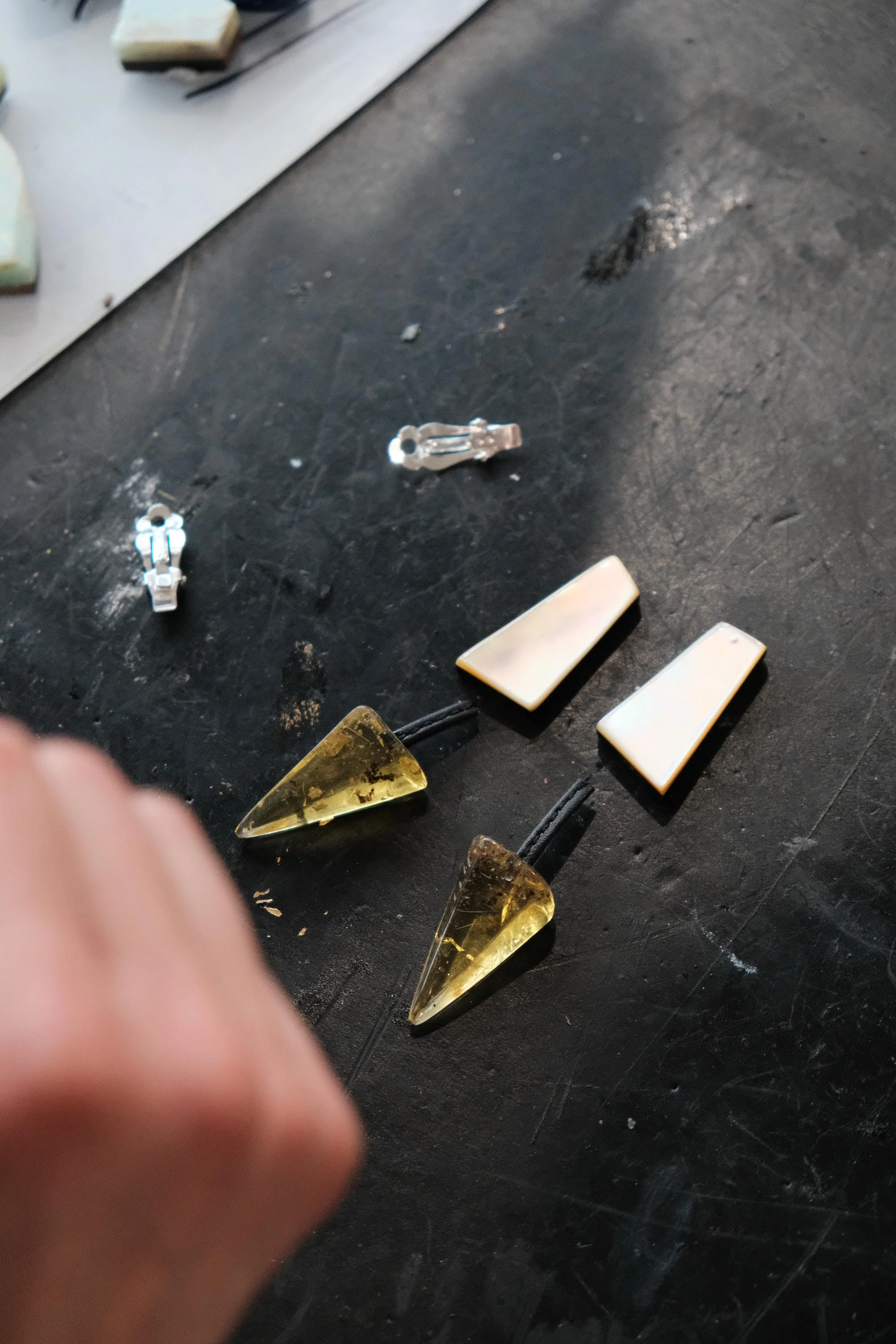 Earrings: amber, mother of pearl - Image 4