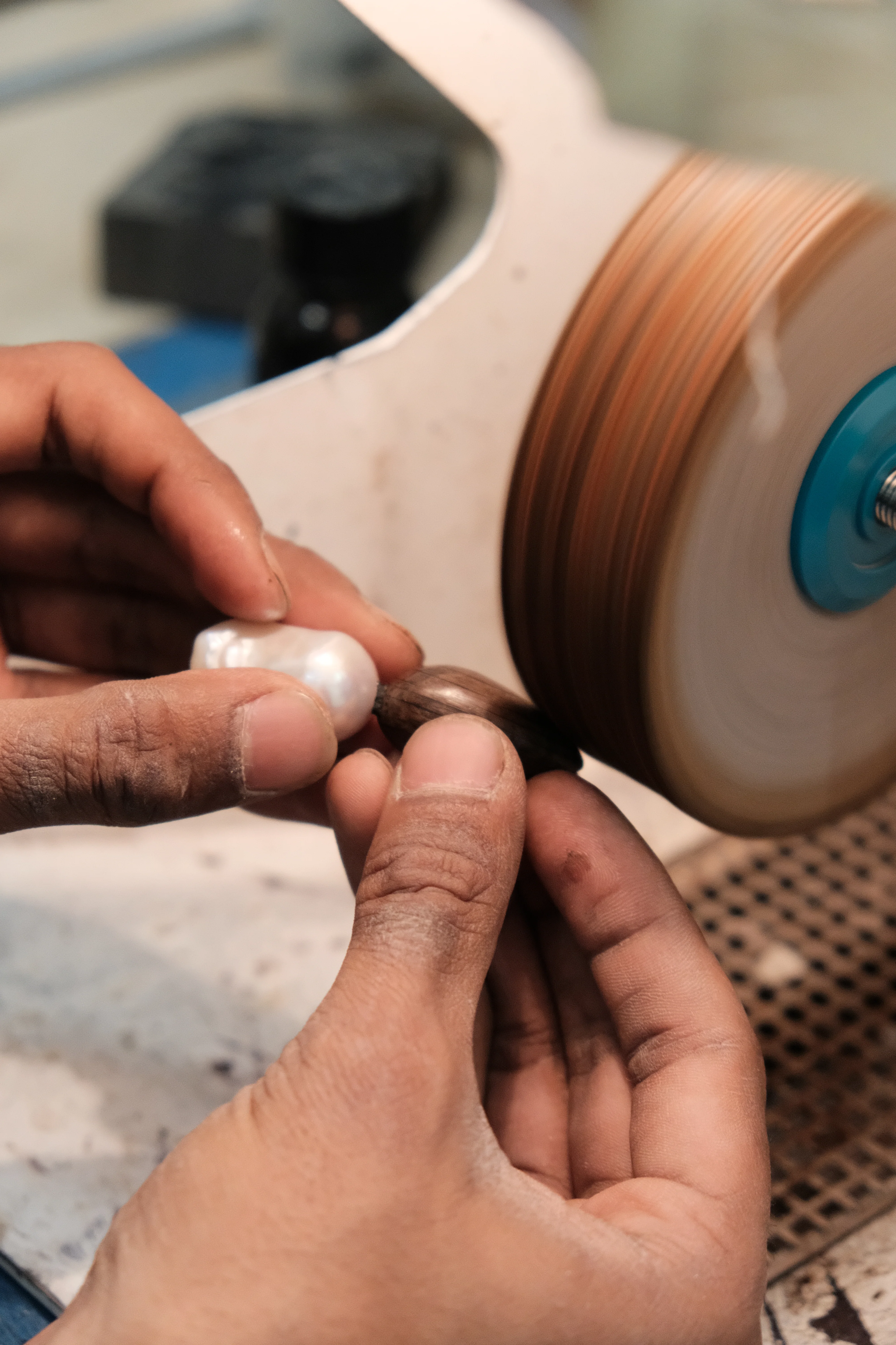 Orage earrings: baroque pearl, bog oak - Image 7