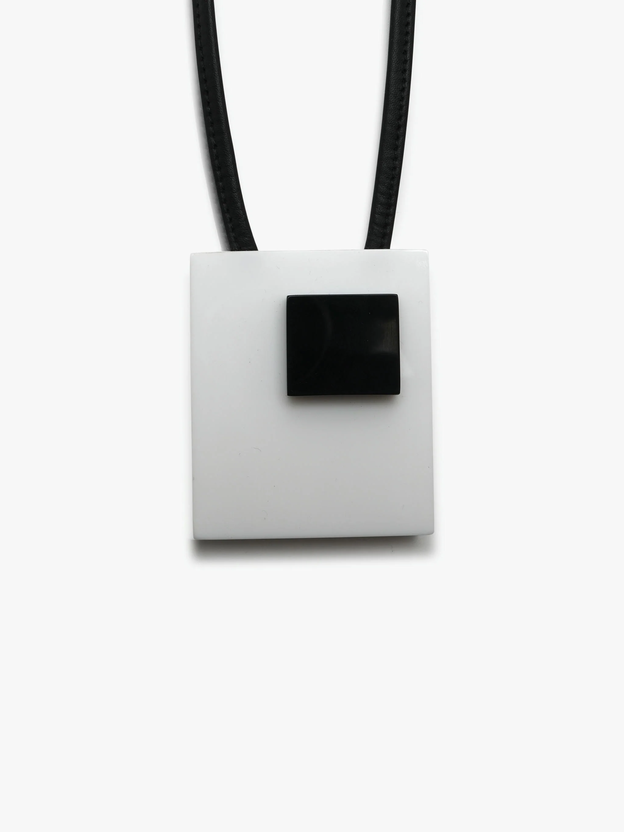 Fay pendant: black/white acrylic - Image 3