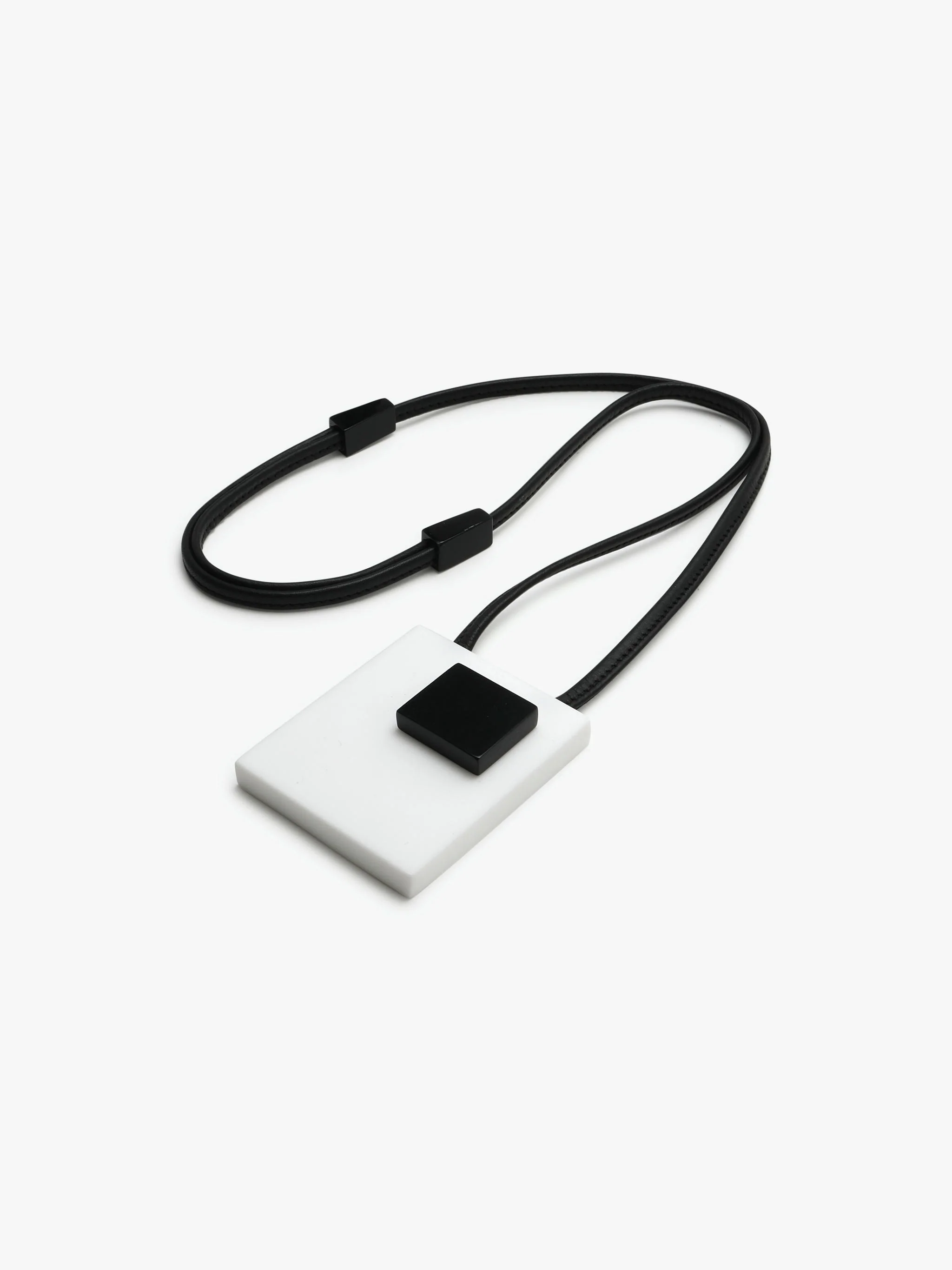 Fay pendant: black/white acrylic - Image 4