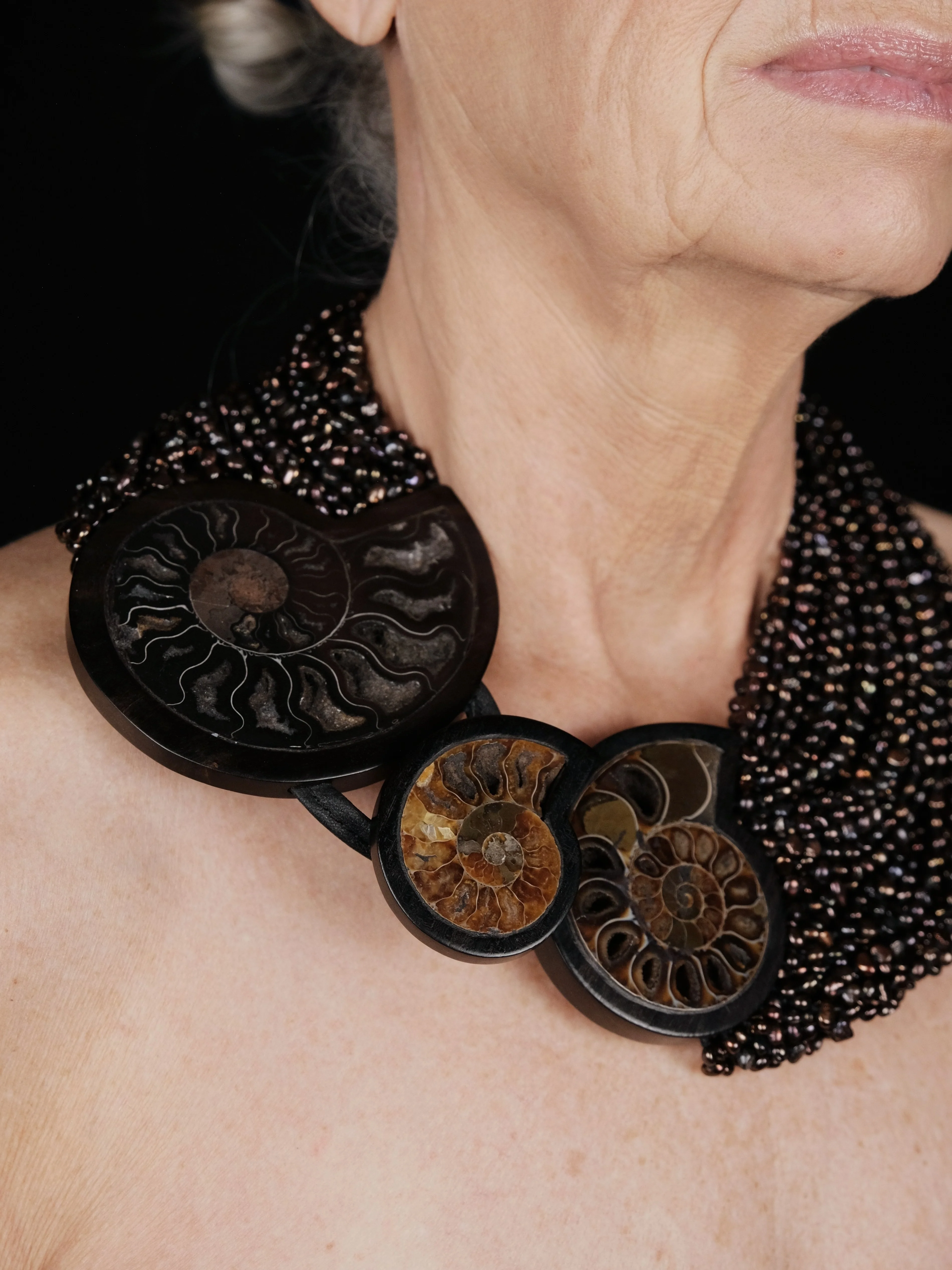 Necklace: amonite, ebony, pearls, leather - Image 5